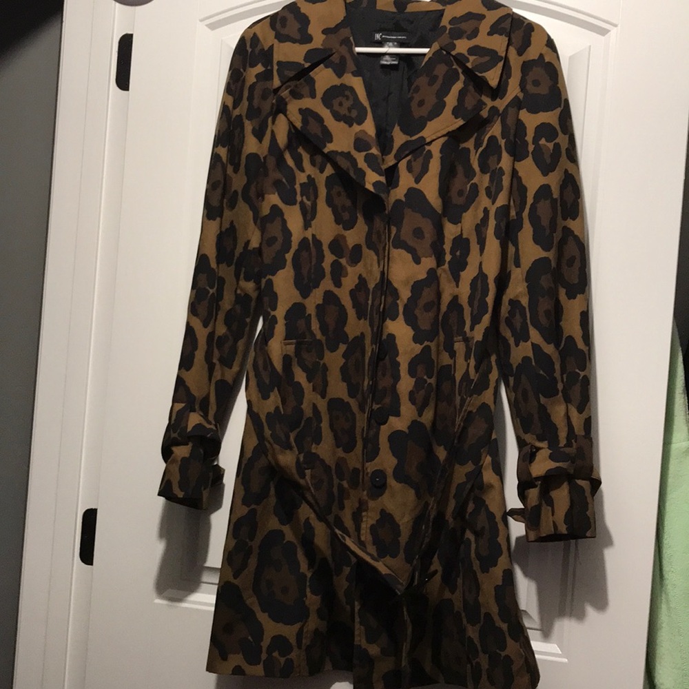 Classy Leopard Print Light Coat